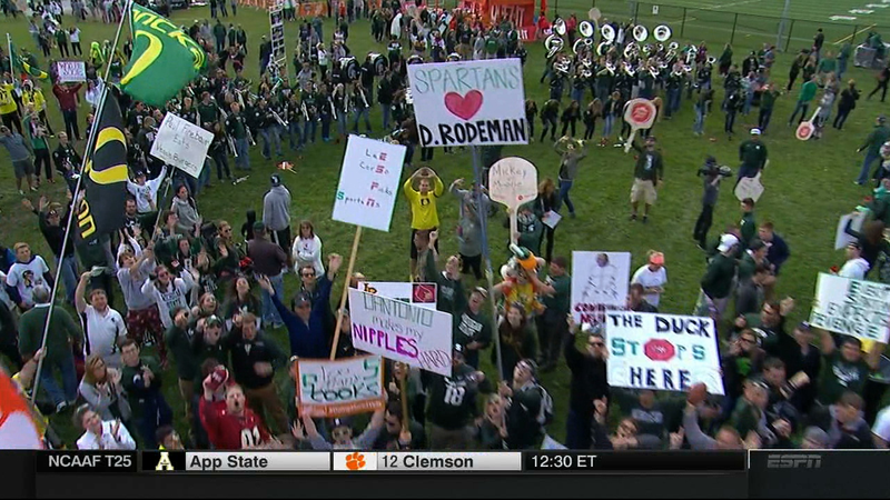 Illustration for article titled "I'm White": Your East Lansing College GameDay Sign Roundup